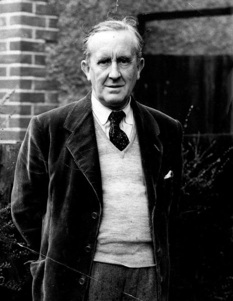 Arquivo:J.R.R. Tolkien.jpg